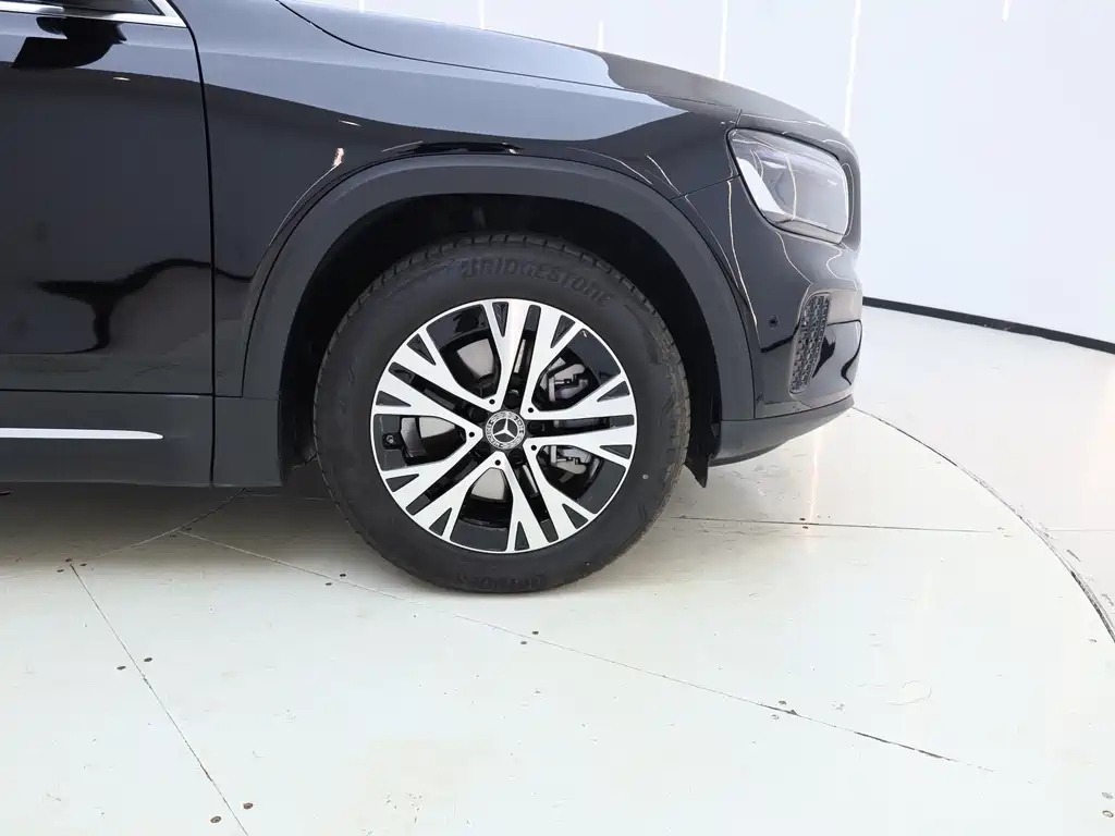 MERCEDES BENZ GLB 2024