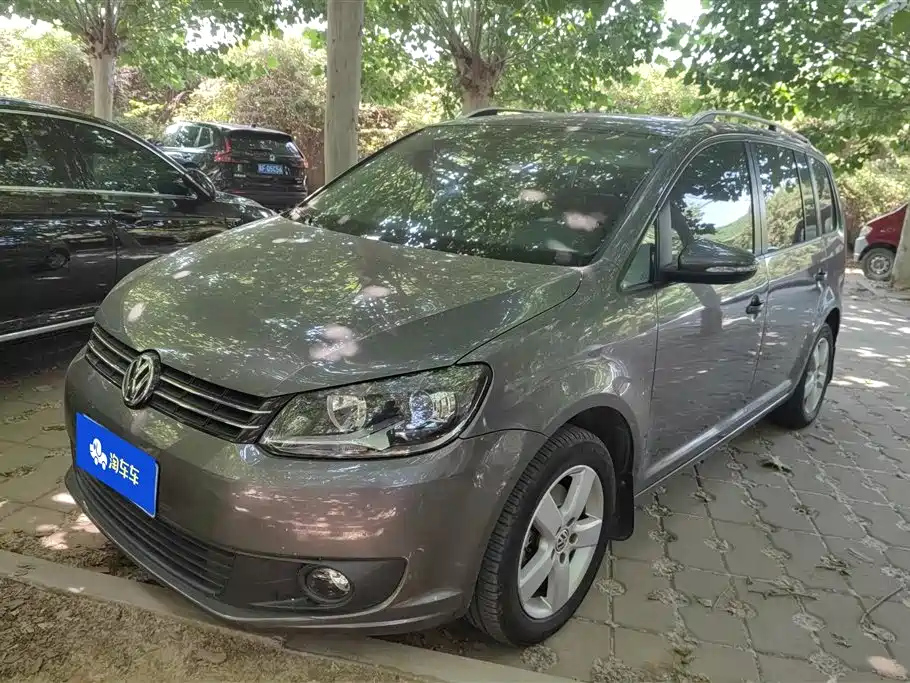 VOLKSWAGEN TOURAN 2013