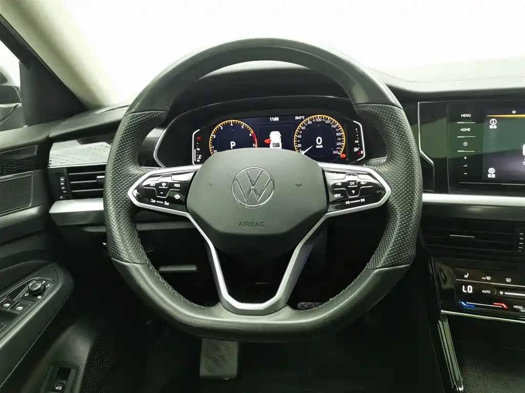 VOLKSWAGEN PASSAT 2023