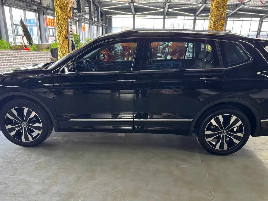 VOLKSWAGEN TIGUAN L 2022