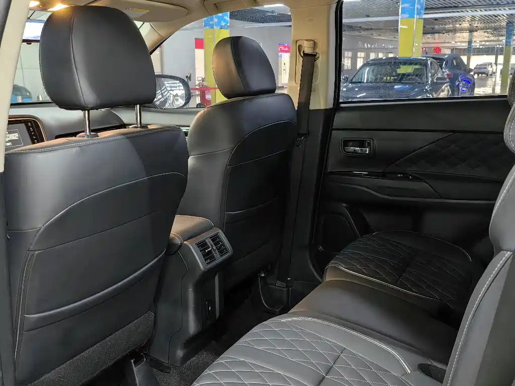 MITSUBISHI OUTLANDER 2021