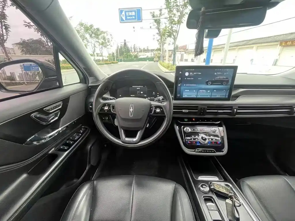 LINCOLN ADVENTURER 2022
