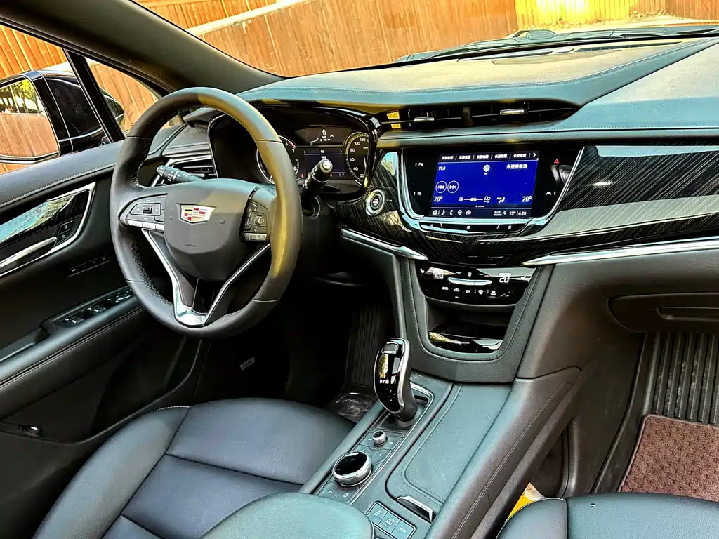 CADILLAC XT6 2021