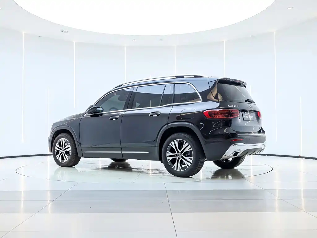 MERCEDES BENZ GLB 2024