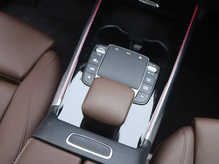 MERCEDES BENZ GLB 2023