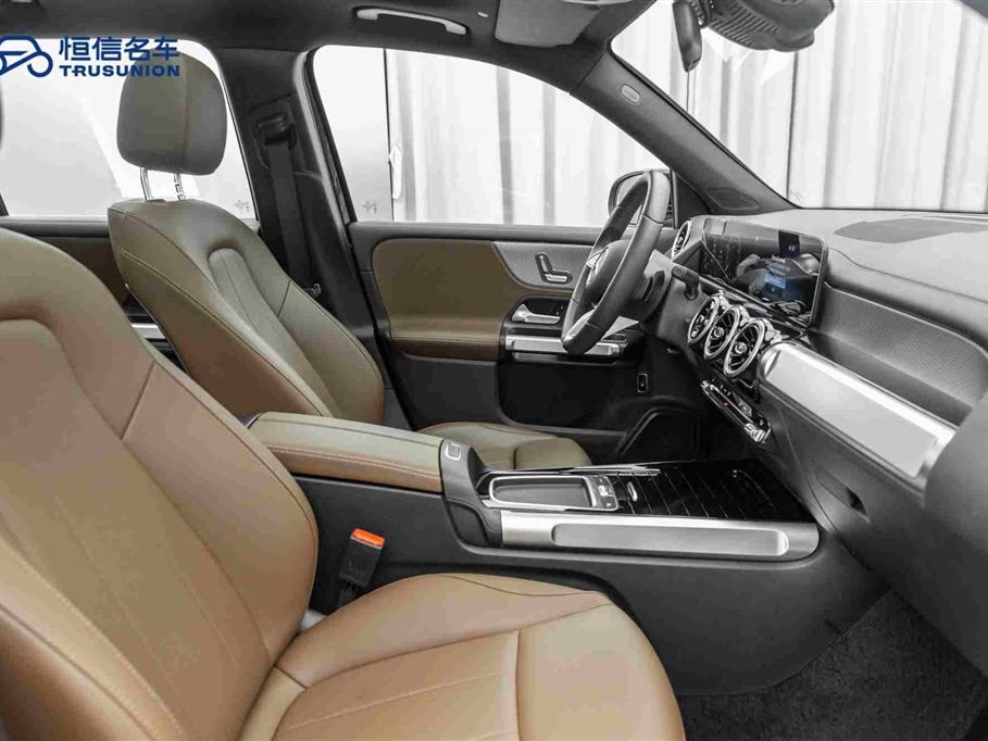 MERCEDES BENZ GLB 2024