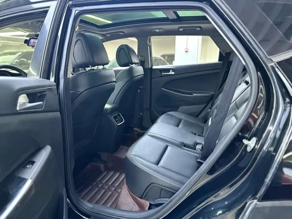 HYUNDAI TUCSON 2015