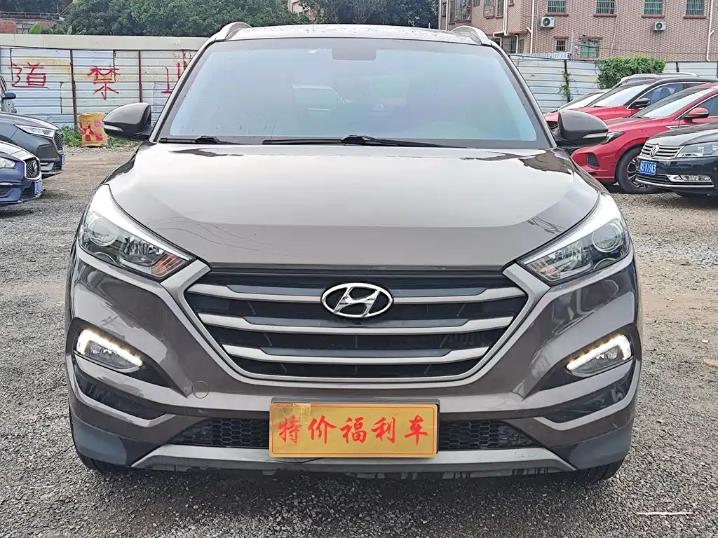 HYUNDAI TUCSON 2015