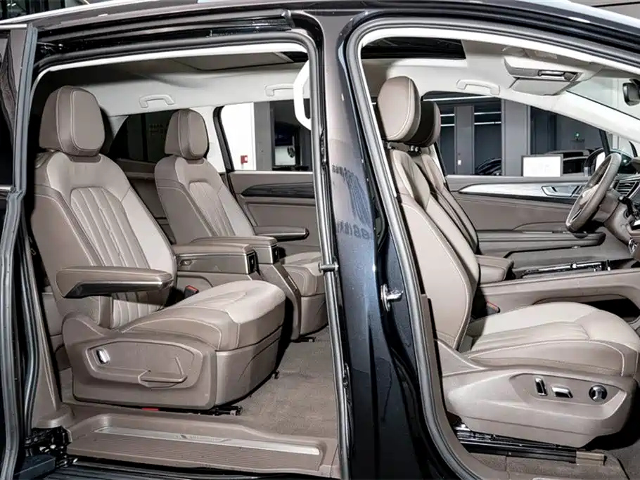 VOLKSWAGEN VILORAN 2023