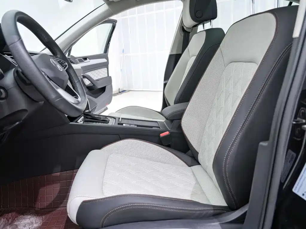VOLKSWAGEN MAGOTAN 2023