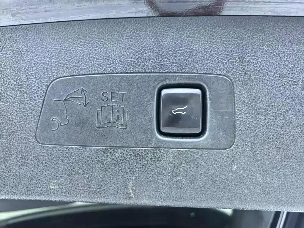 LINCOLN ADVENTURER 2021