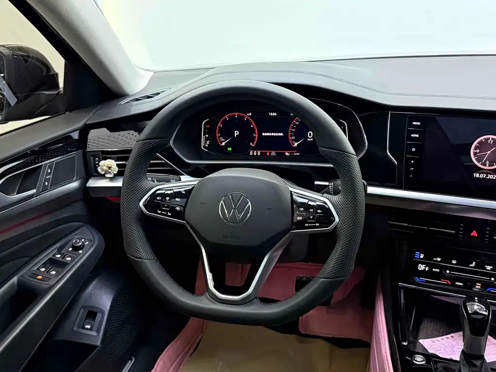 VOLKSWAGEN PASSAT 2024