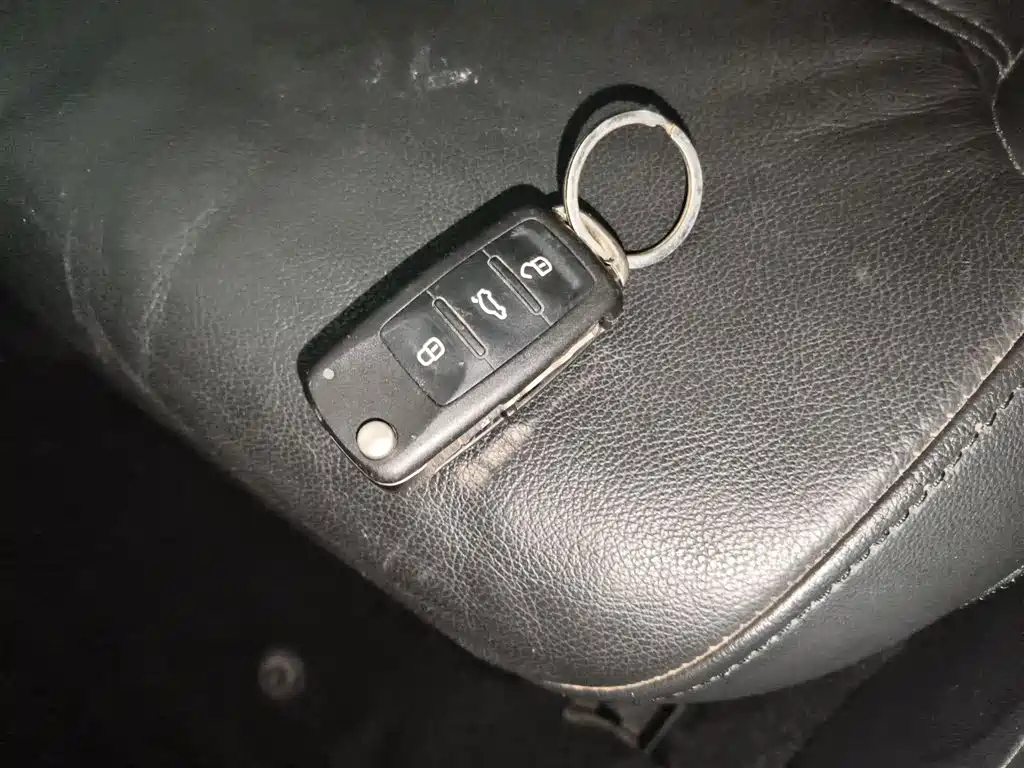 VOLKSWAGEN SAGITAR 2014