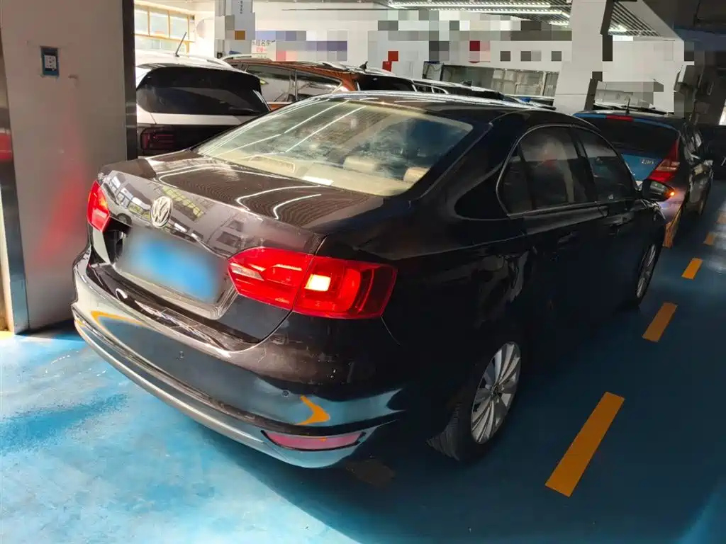 VOLKSWAGEN SAGITAR 2014