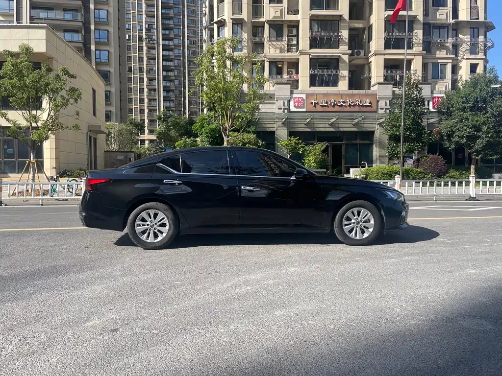 NISSAN TEANA 2020