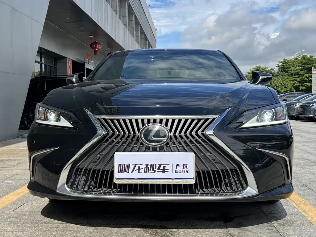 LEXUS ES 2020