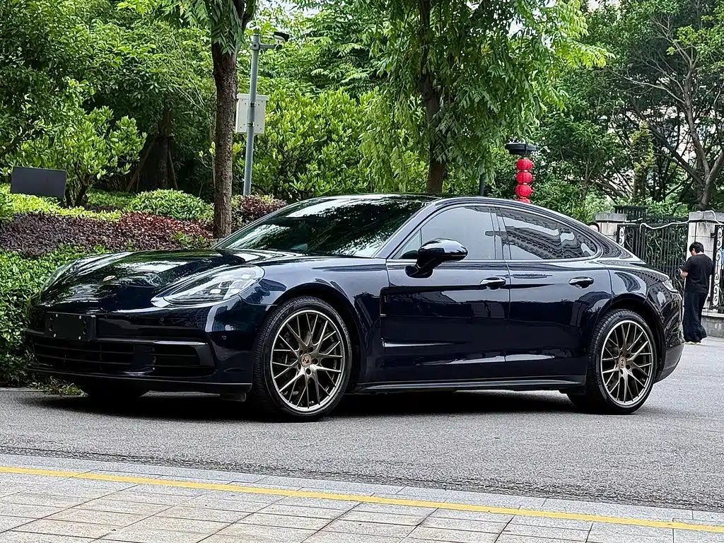 PORSCHE PANAMERA 2017