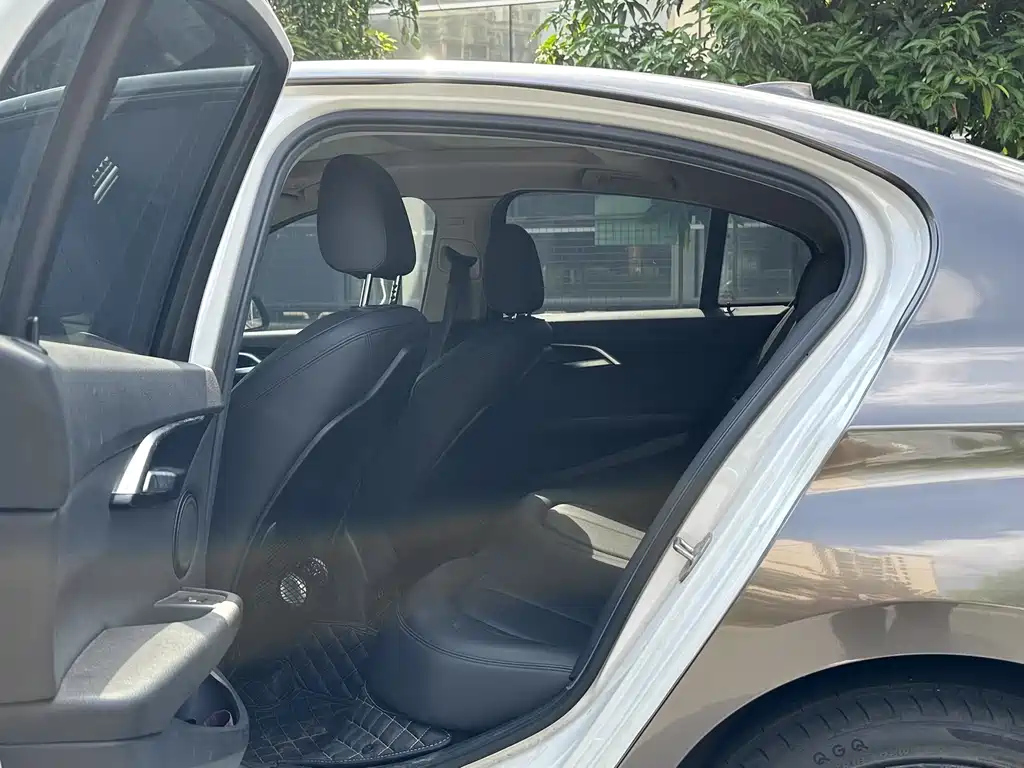 BMW 1-SERIES 2019
