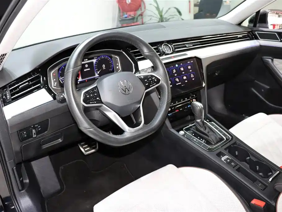 VOLKSWAGEN MAGOTAN 2023