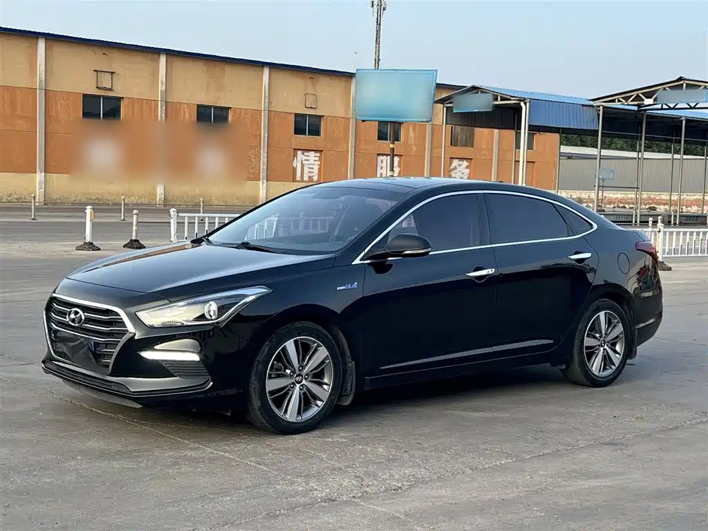HYUNDAI MISTRA 2017