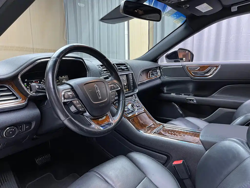 LINCOLN CONTINENTAL 2017