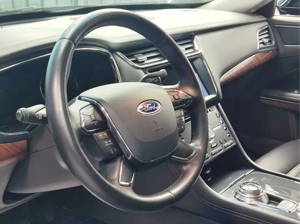 FORD TAURUS 2017
