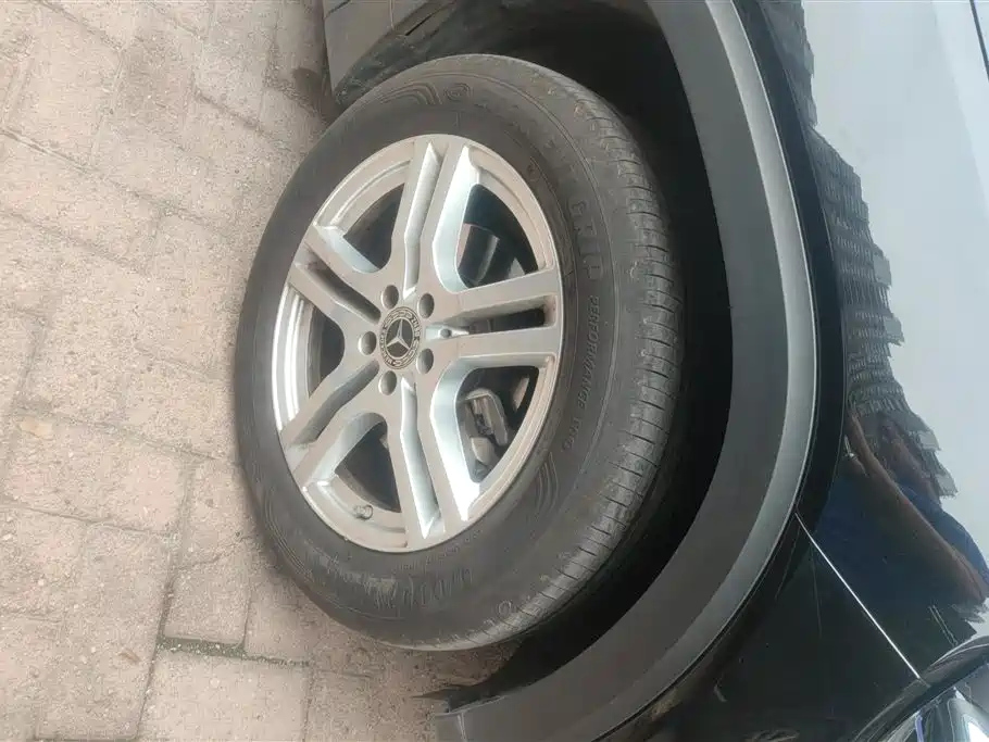 MERCEDES BENZ GLB 2021