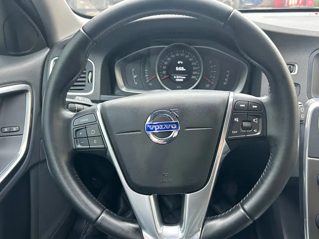 VOLVO V60 2013
