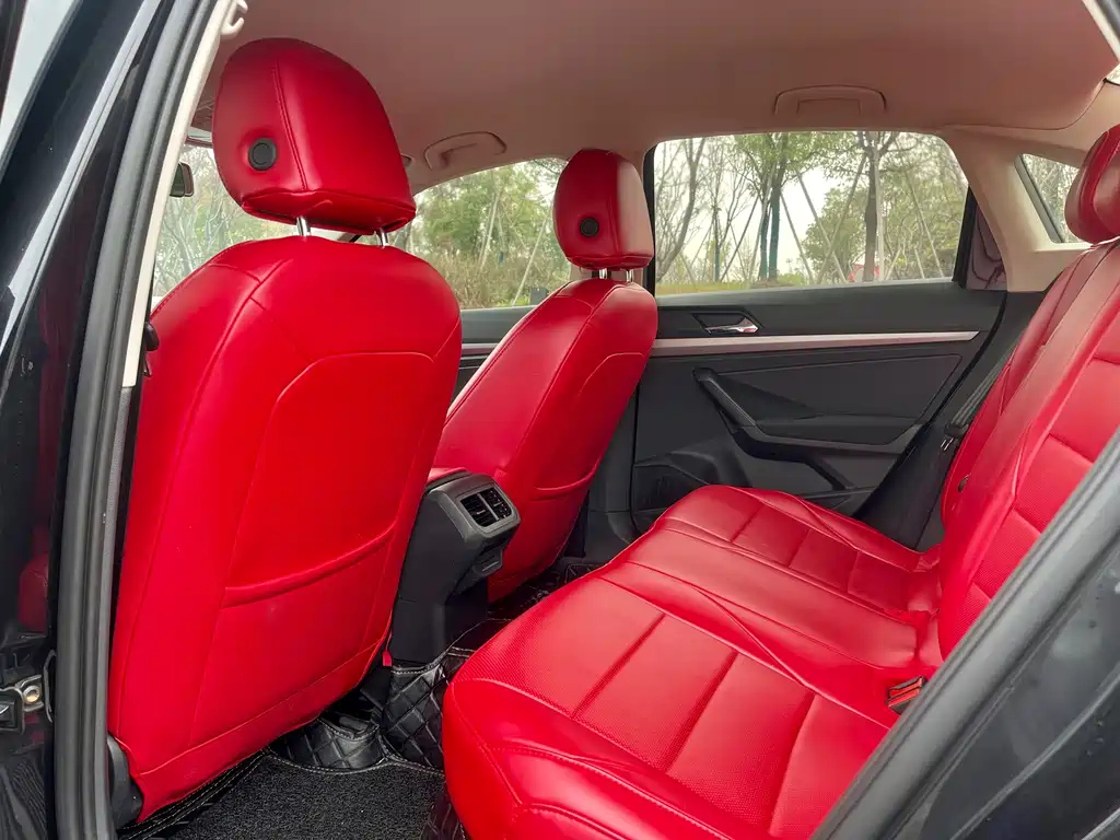 VOLKSWAGEN LAVIDA 2020