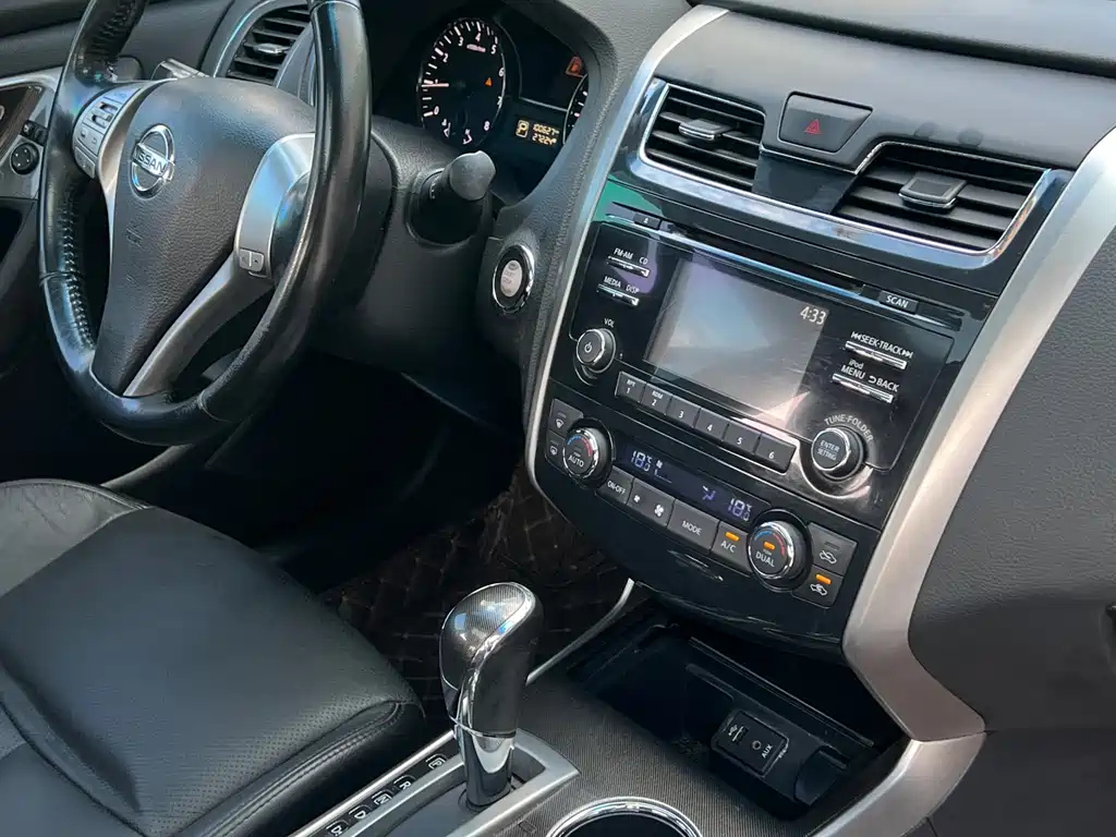 NISSAN TEANA 2015