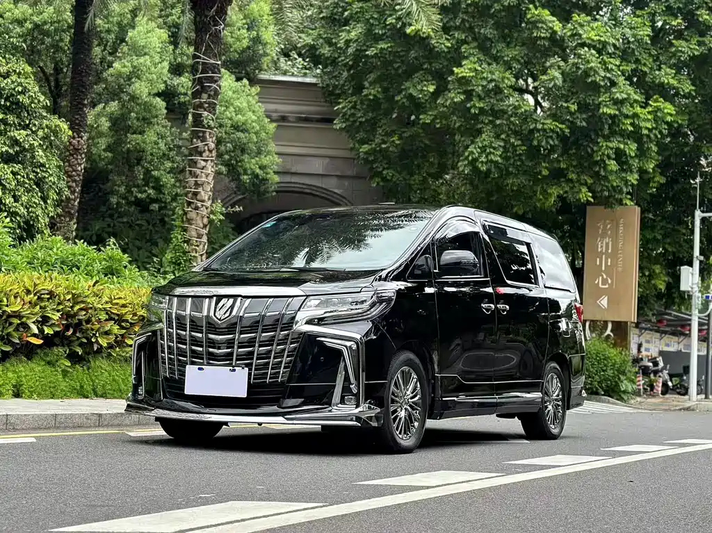 TOYOTA ALPHARD 2011