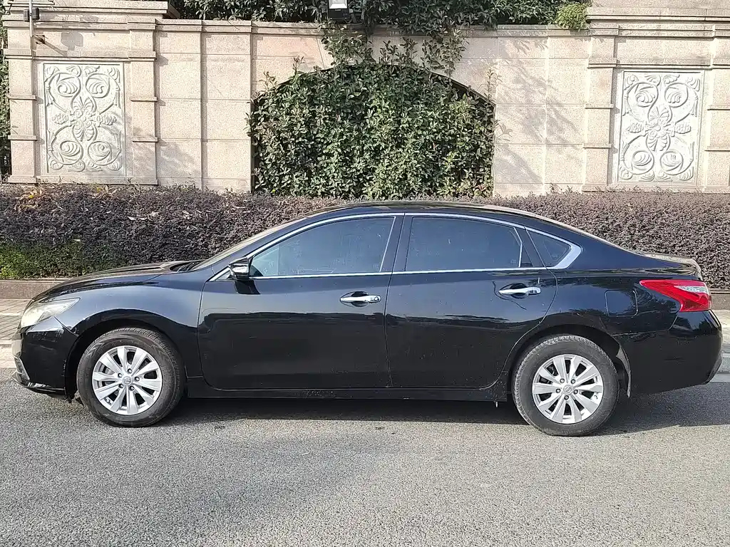 NISSAN TEANA 2017