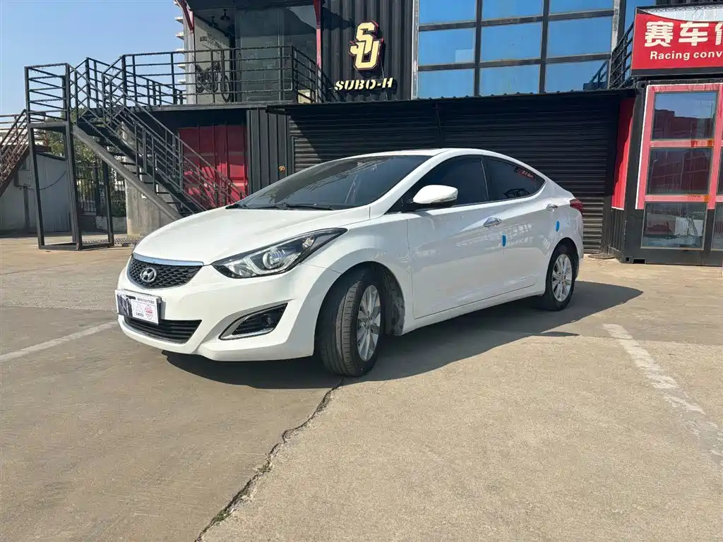 HYUNDAI ELANTRA