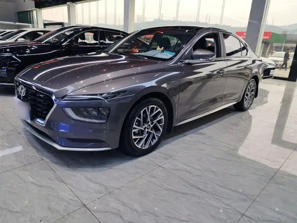 HYUNDAI MISTRA