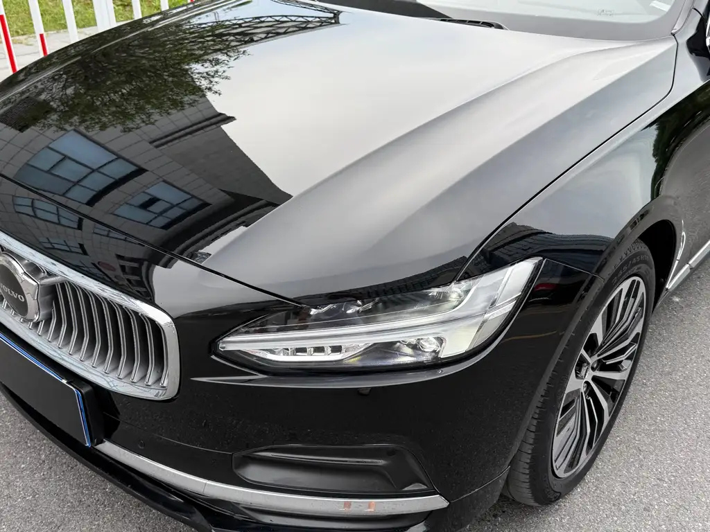 VOLVO S90 2023
