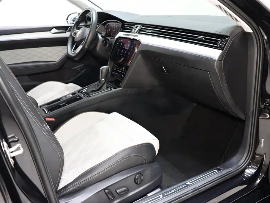 VOLKSWAGEN MAGOTAN 2023