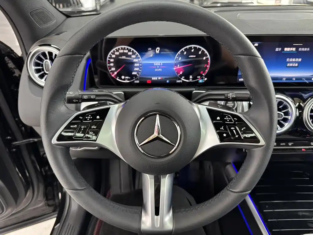 MERCEDES BENZ GLB 2024