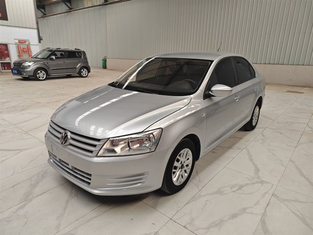 VOLKSWAGEN SANTANA 2013