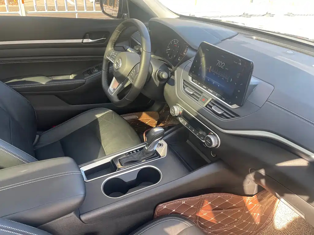 NISSAN TEANA 2020