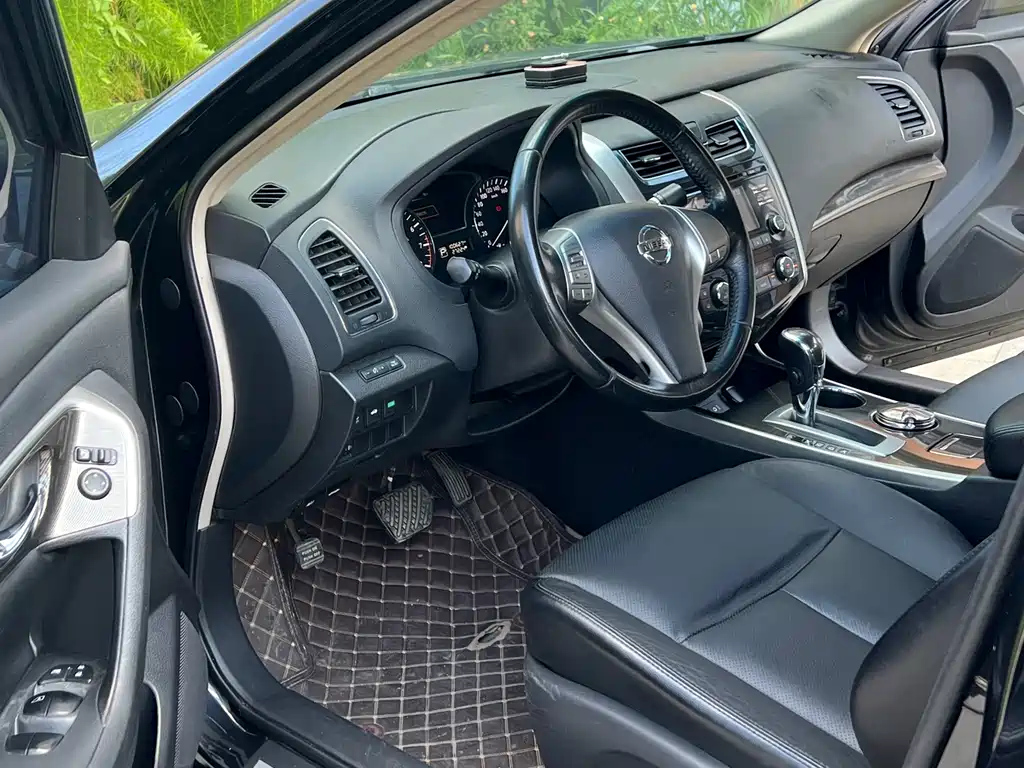 NISSAN TEANA 2015