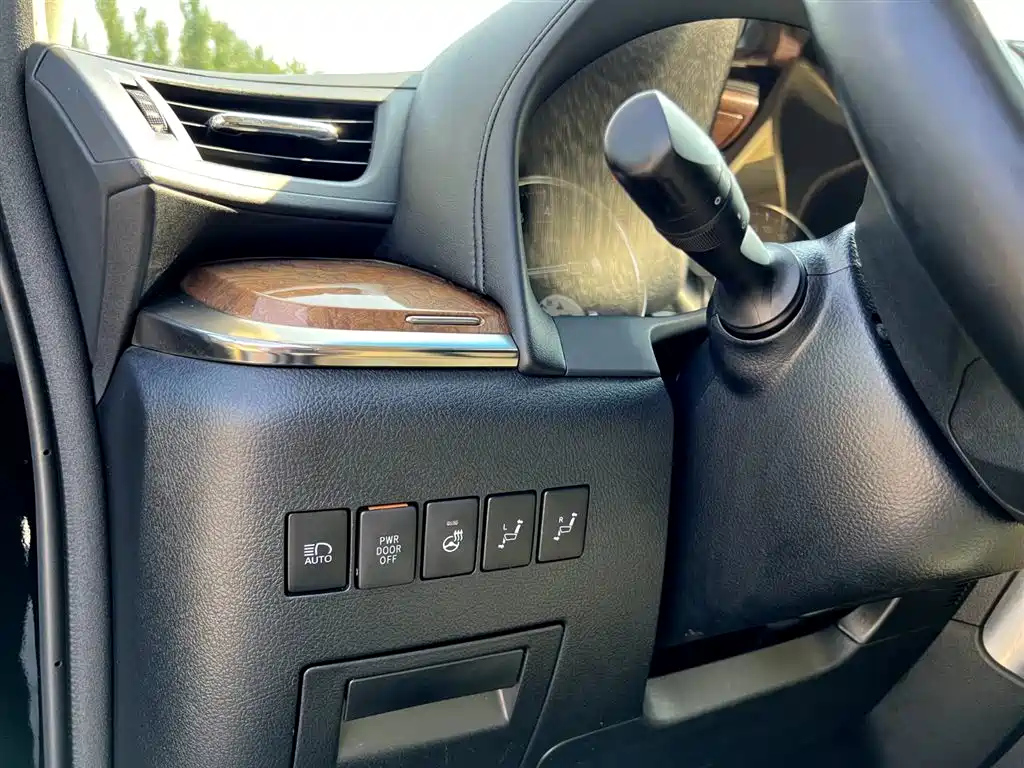 TOYOTA ALPHARD 2017
