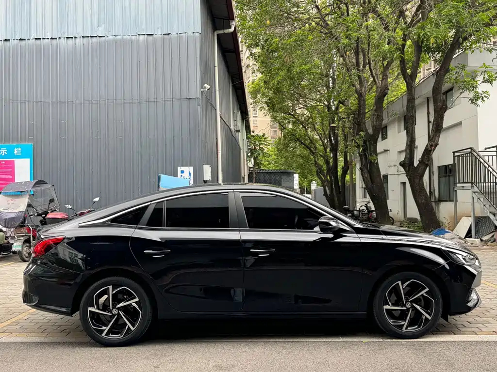 MG MG5 2021