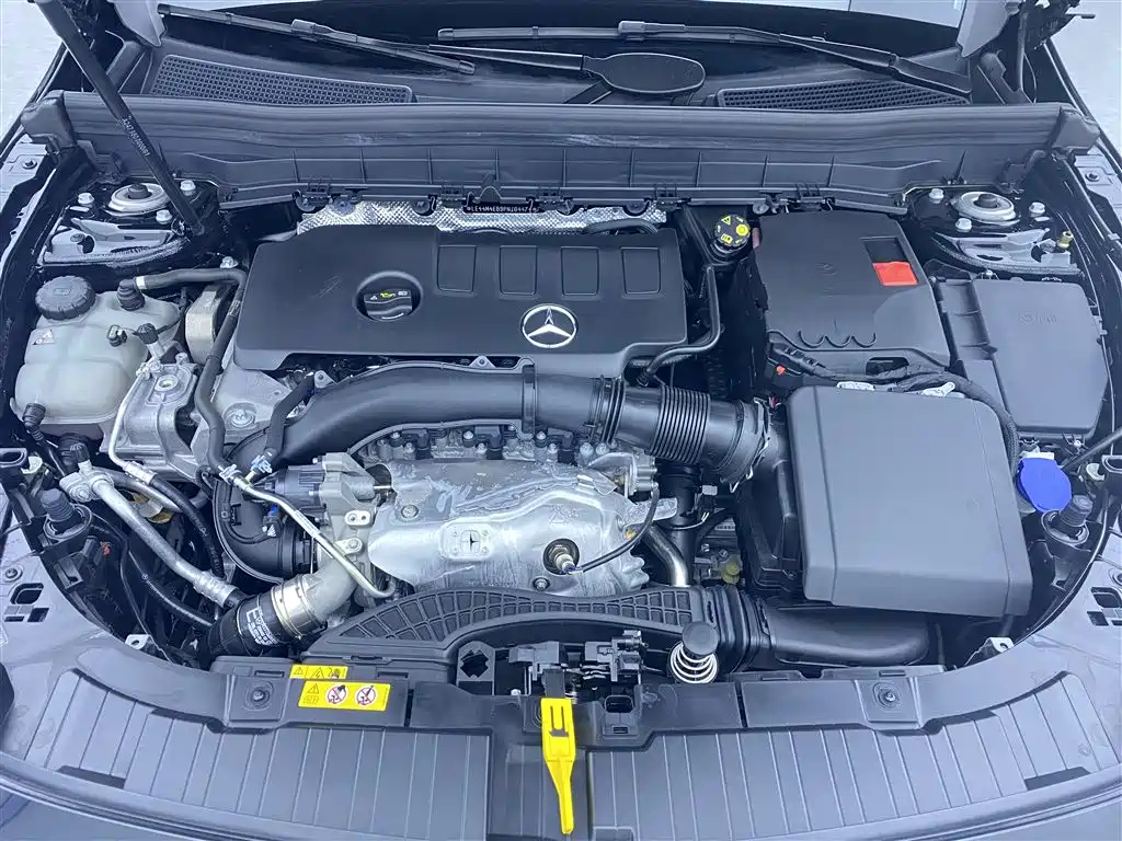 MERCEDES BENZ GLB 2023