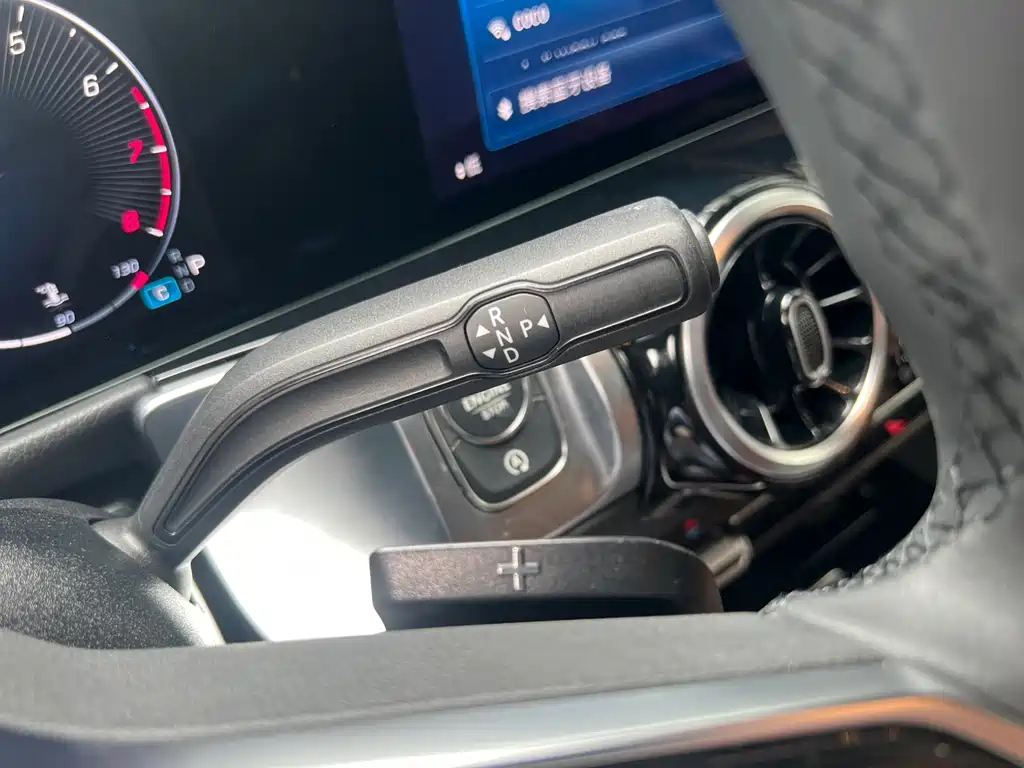 MERCEDES BENZ GLB 2024