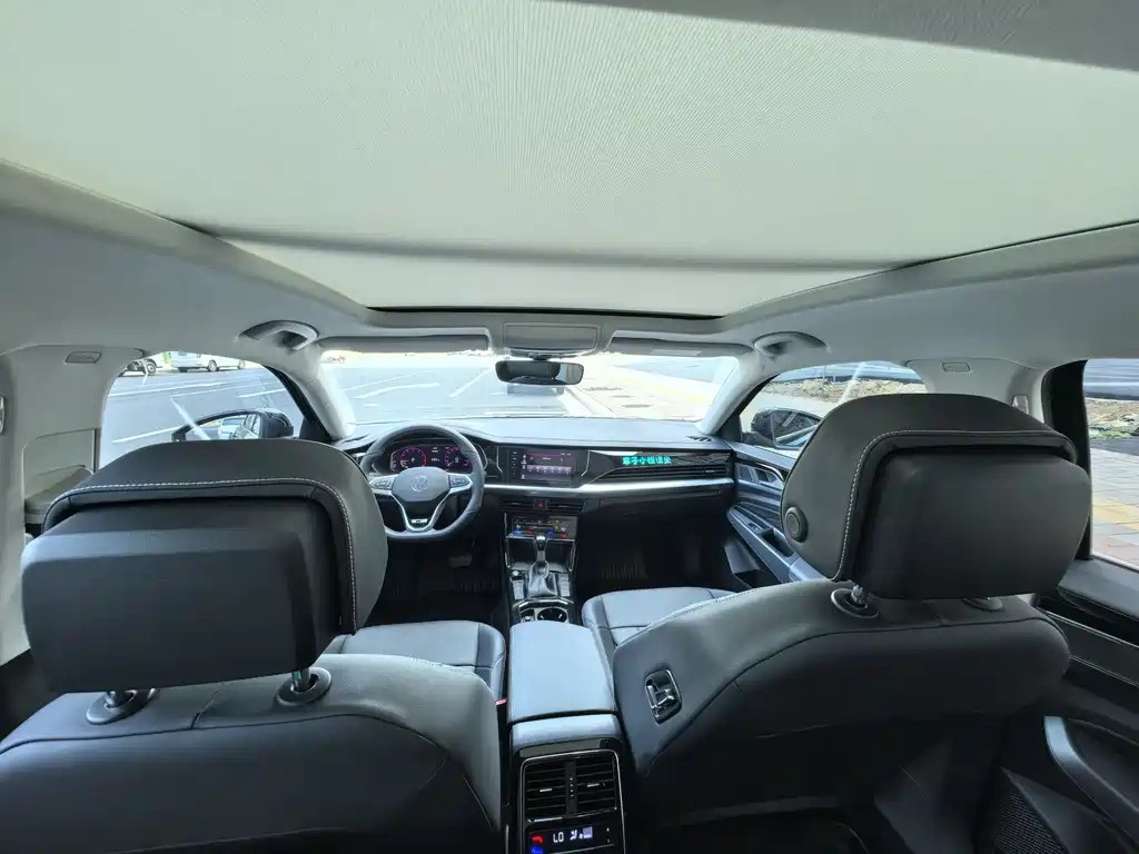 VOLKSWAGEN PASSAT 2025