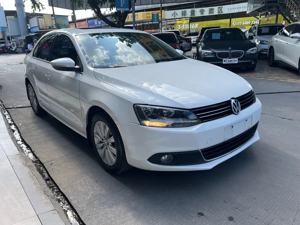 VOLKSWAGEN SAGITAR 2014