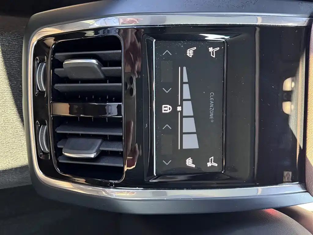 VOLVO S90 2025