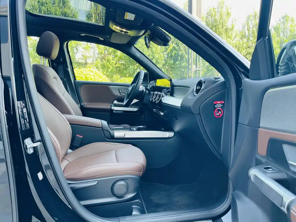 MERCEDES BENZ GLB 2024