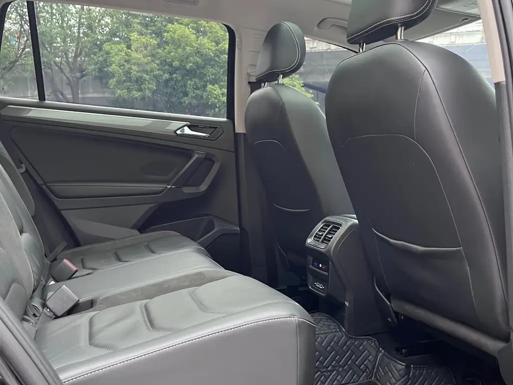 VOLKSWAGEN TIGUAN L 2021