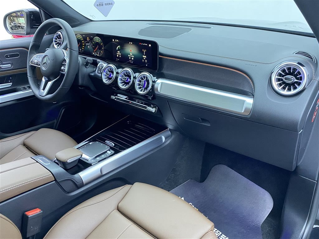 MERCEDES BENZ GLB 2023